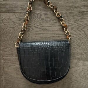 Elegant Black Croc-Embossed Chain Shoulder Bag